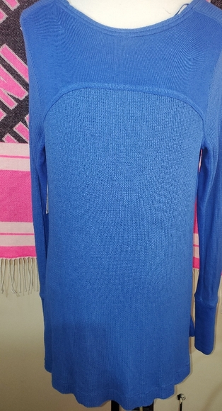 NWT Free People Cobalt Blue High Low Thermal with Thumb Holes Size Small - Picture 3 of 10